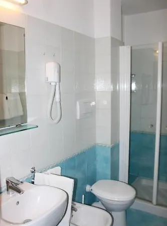 Lucerna 3*