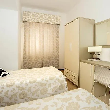 Lucerna 3*